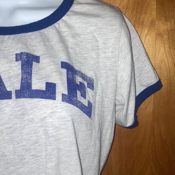 Yale Cropped Tee Shirt Crop Top - Size Large - Picture 4 of 6